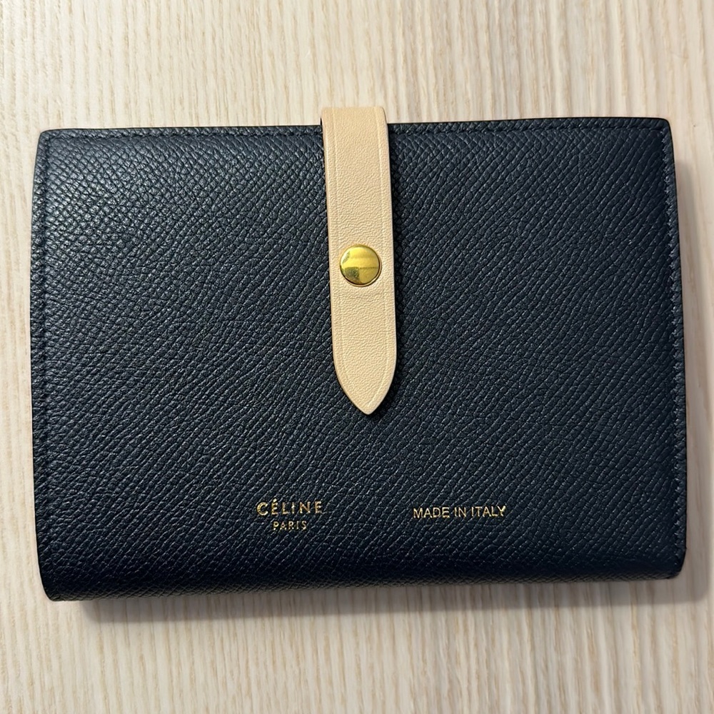 CELINE Medium Strap Wallet - Grained Calfskin